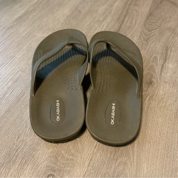 Men’s summer vacation Okabashi olive green Sandals Textured Footbed Flip-Flops - Picture 4 of 5
